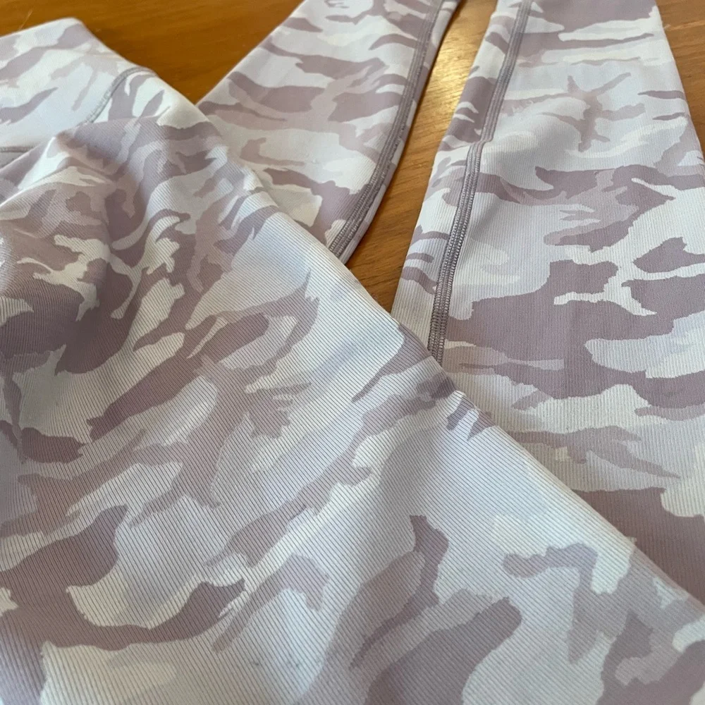 Lululemon Wunder Under High-Rise Tight 25" purple grey camo leggings size 4 - Picture 3 of 7